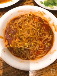 撒拉花兒西域美食與雨軒齋清真食品：白紙坊店的清真美食文化探秘